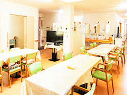 フレンドハウスさんさん