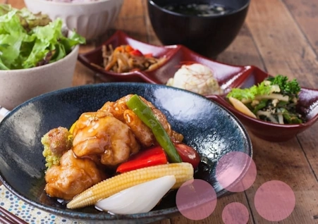 スカイテラス伊東_静岡県伊東市介護付き有料老人ホーム_栄養士の管理のもと、新鮮・地産地消をベースとした、安全面でも化学調味料を極力使わない、手作りの美味しい食事