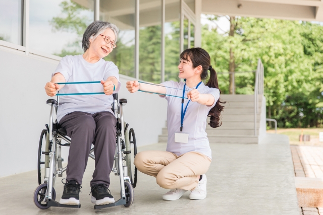 静岡老人ホーム紹介タウンYAYA_老人ホームは何歳から入居するの