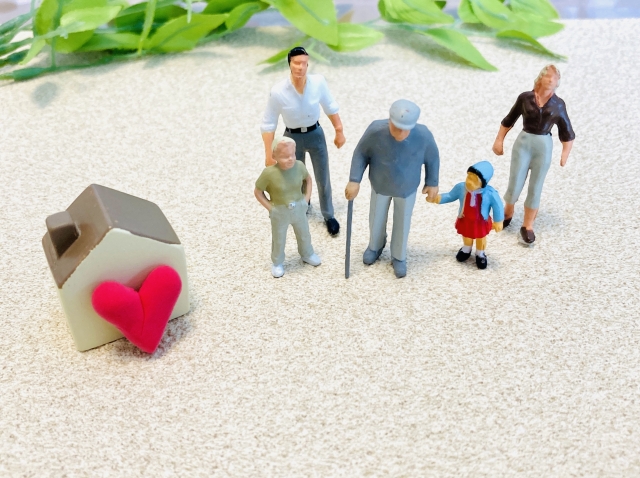 静岡老人ホーム紹介タウンYAYA_アルツハイマー型認知症の特徴