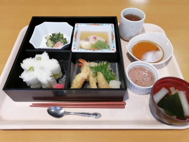 老人ホームの食事例
