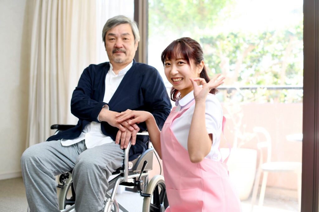 介護士と入居の男性