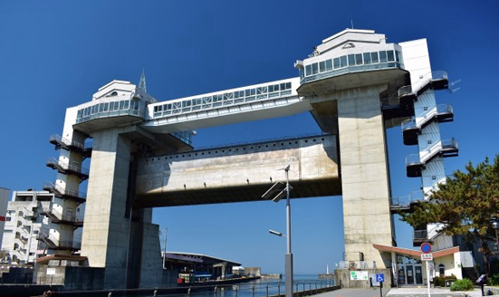 沼津港大型展望水門びゅうお