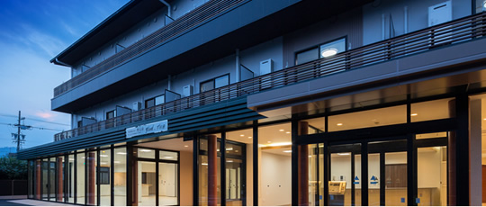 glad下川原の施設外観