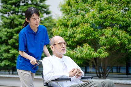 歩行困難な高齢者への介護サービスの選び方
