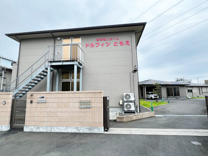 ドルフィンともえ